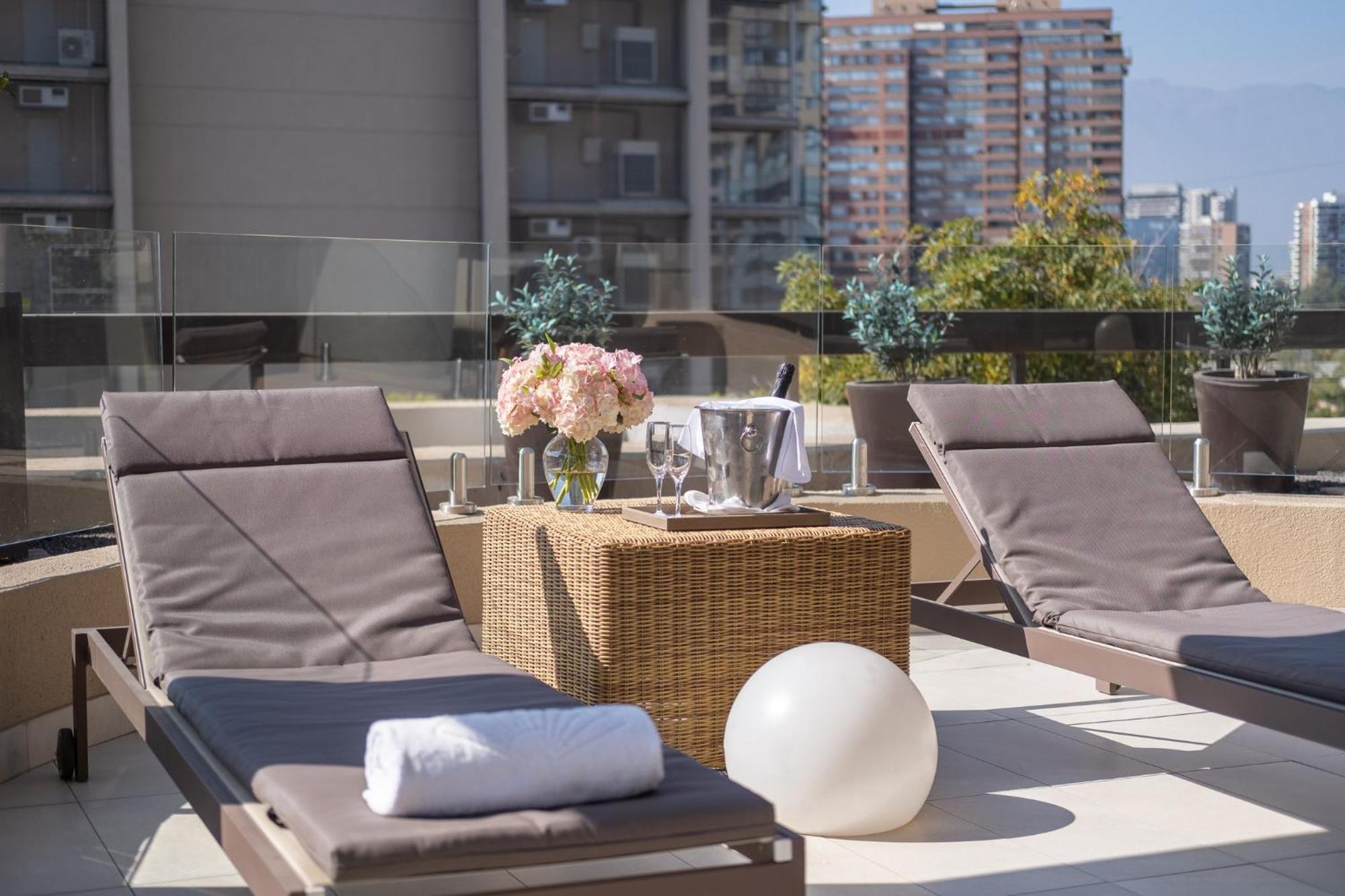 Mandarin Oriental, Santiago Hotell Eksteriør bilde The rooftop pool at the Mandarin Oriental